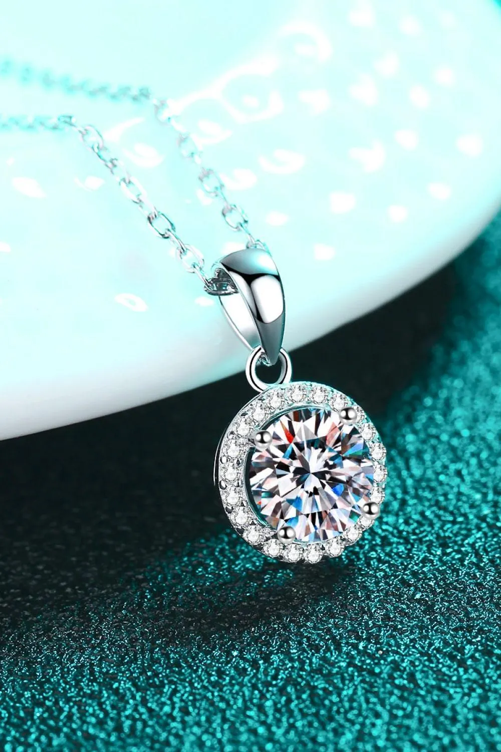 Charming 1 Carat Moissanite Round Pendant Necklace