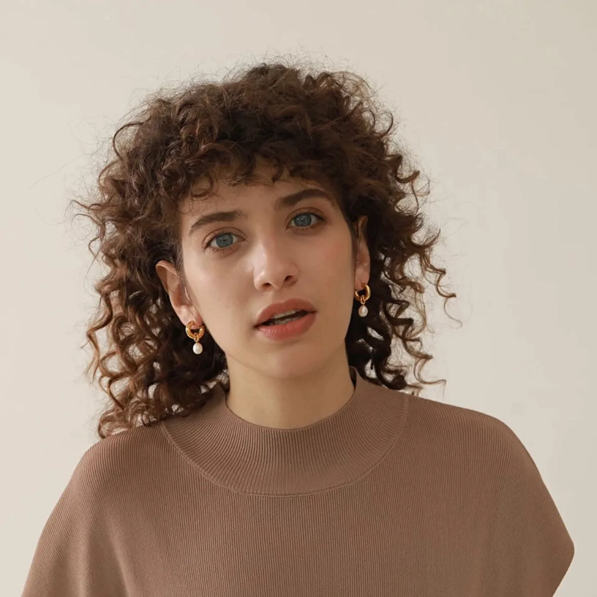 Delphine Hoops