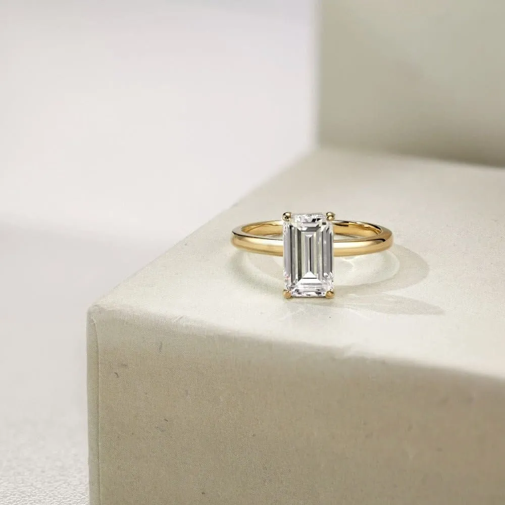 Emerald cut glossy ring