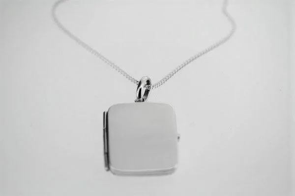 Large locket pendant on 55cm link chain