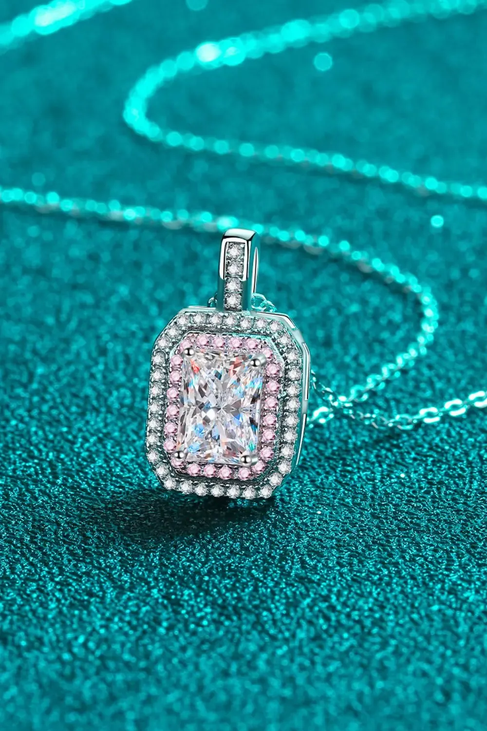 LOVCIA 1 Carat Moissanite Geometric Pendant Chain Necklace