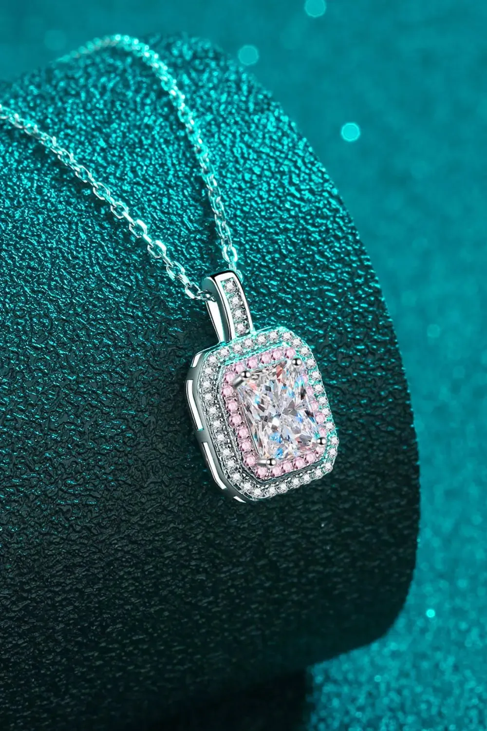 LOVCIA 1 Carat Moissanite Geometric Pendant Chain Necklace