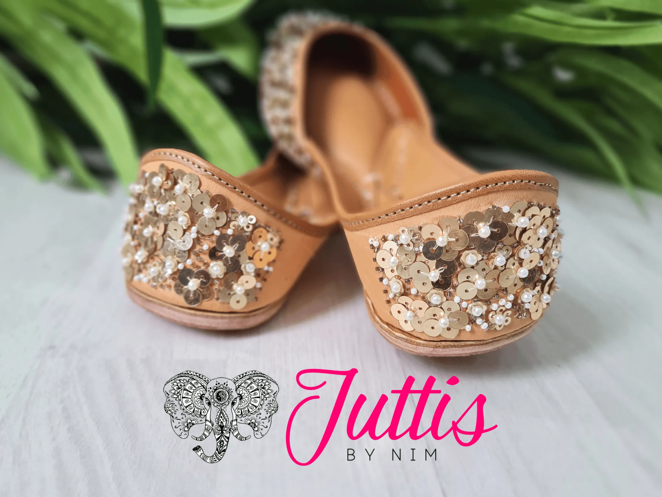 Luxury Gold Sequin Leather Punjabi Juttis