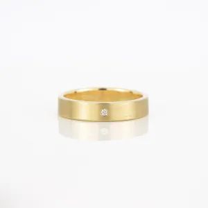 Simple Single Diamond Gold Wedding Band