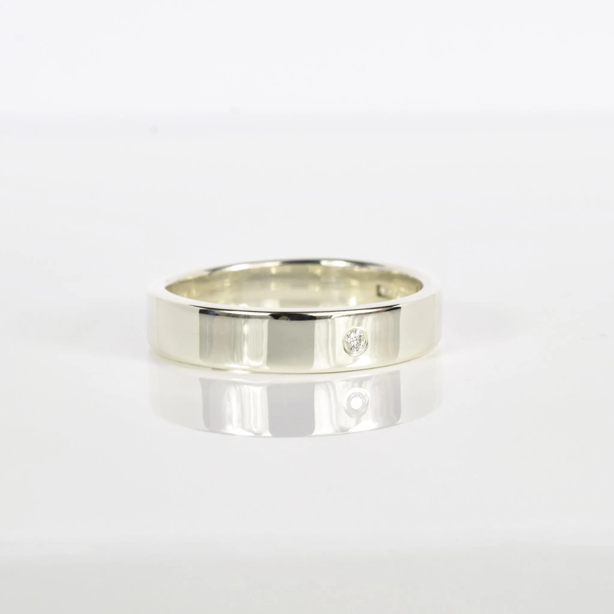 Simple Single Diamond Gold Wedding Band