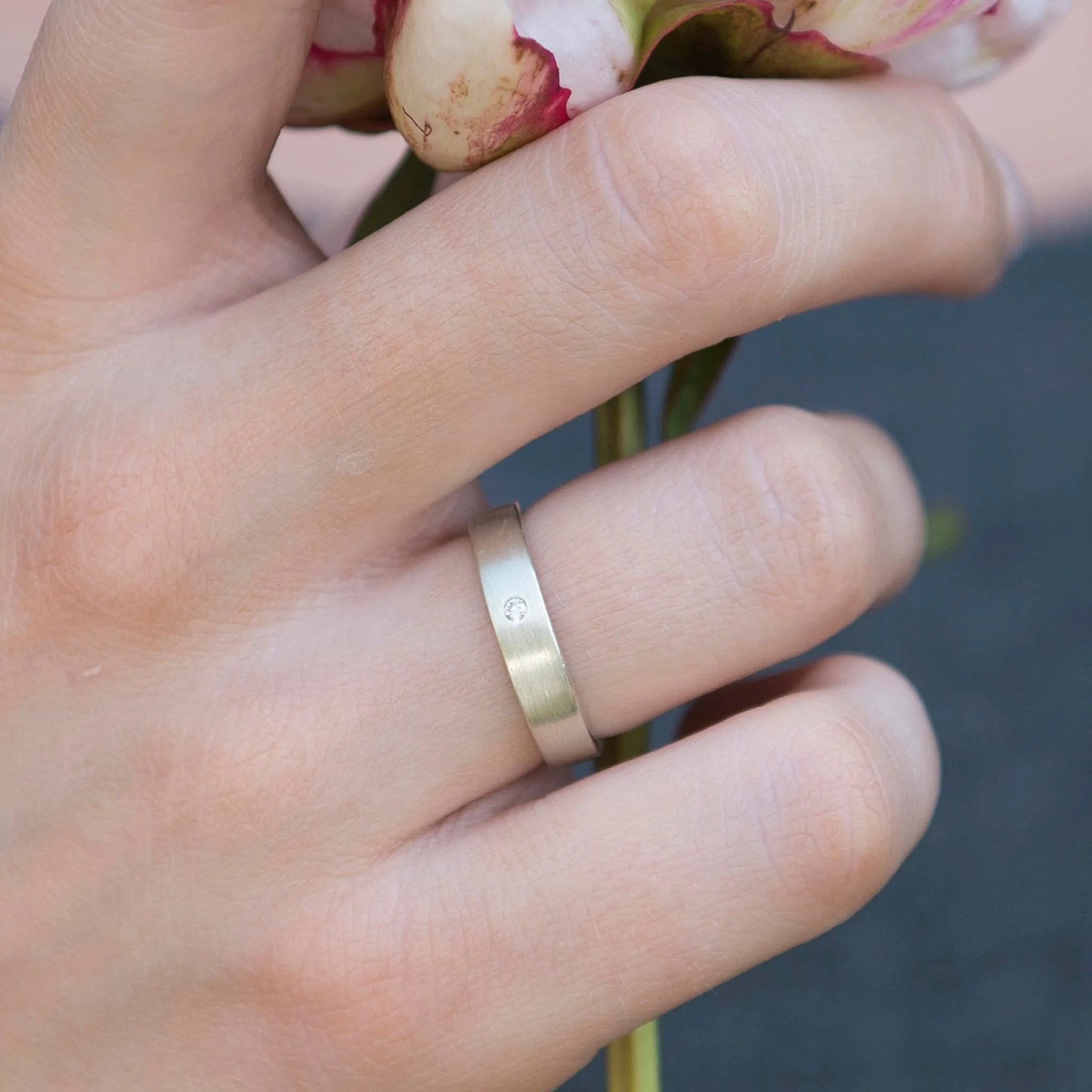 Simple Single Diamond Gold Wedding Band