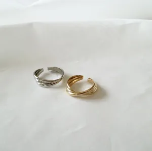 Twist Cross Ring