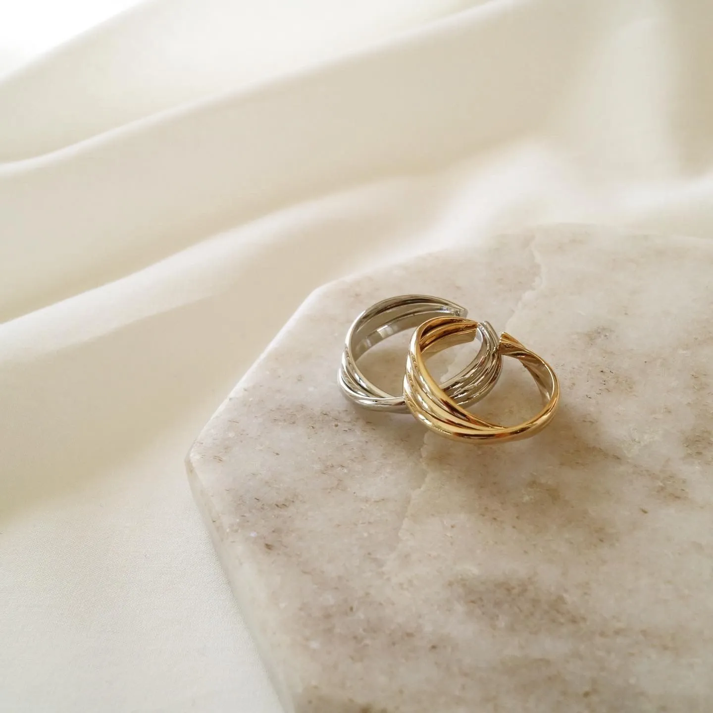 Twist Cross Ring