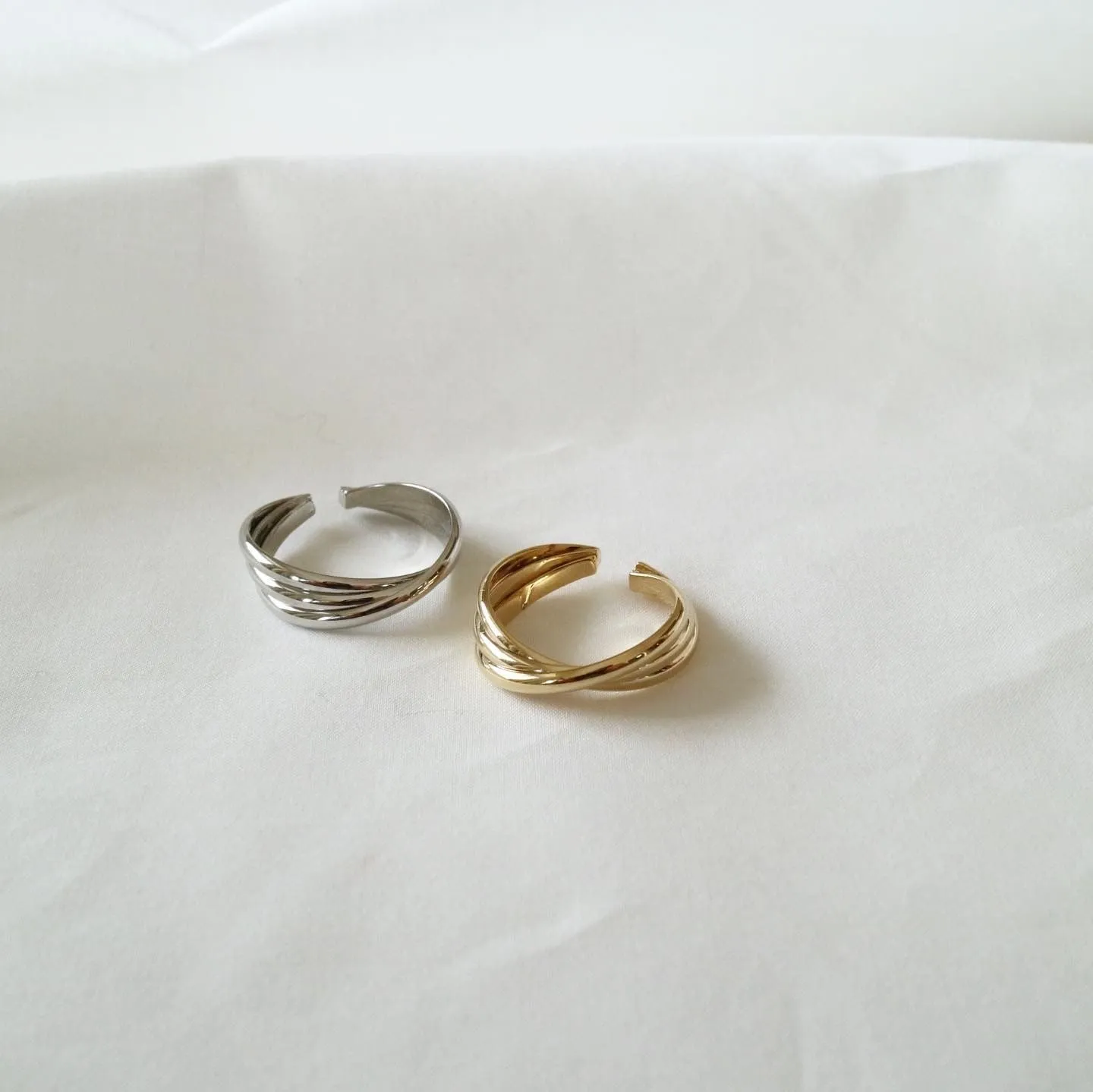 Twist Cross Ring